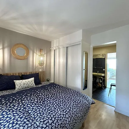 3 Pieces Avec Terrasse, Proche Commerces Et - Fr-1-245-170 דירה *