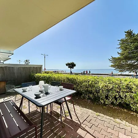 3 Pieces Avec Terrasse, Proche Commerces Et - Fr-1-245-170 דירה